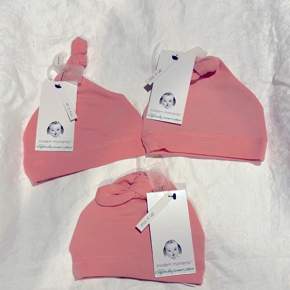 NEW Set of 3 organic newborn Gerber baby caps 👶🏻👶🏼👶🏾
